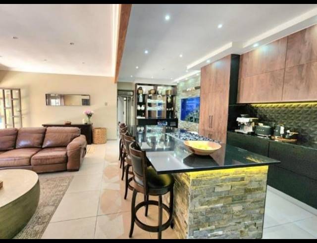 5 BEDROOM HOUSE FOR SALE IN MEER EN SEE